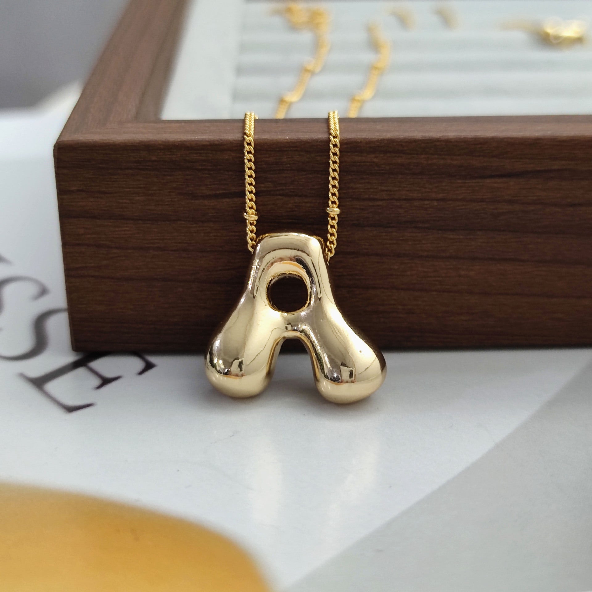 Collier à lettres initiales Chubby Bubble de VVS Jewelry™