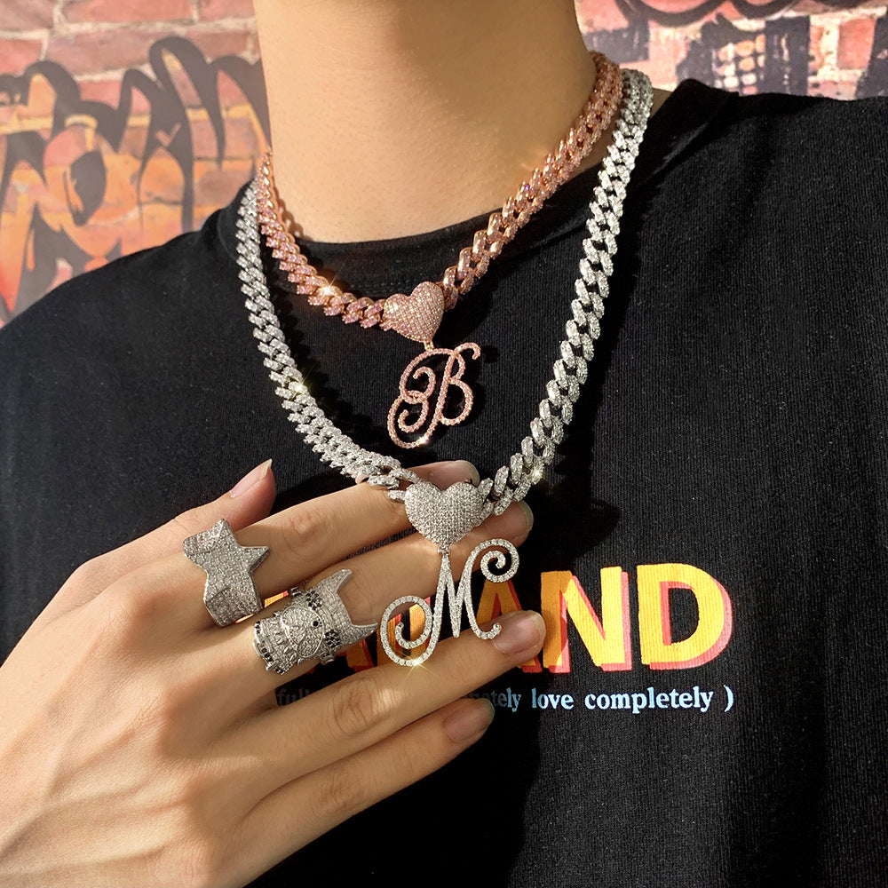 Collier cubain personnalisé avec initiale givrée en forme de cœur