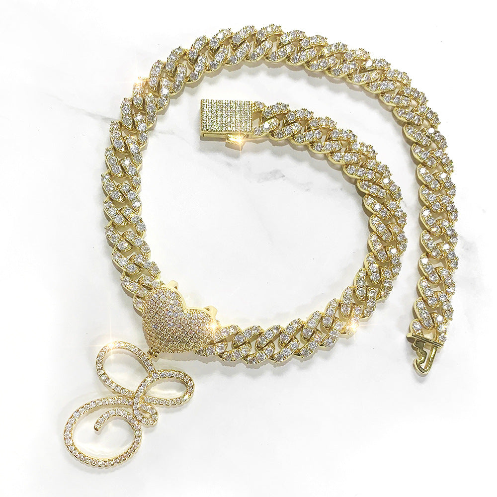 Collier cubain personnalisé avec initiale givrée en forme de cœur