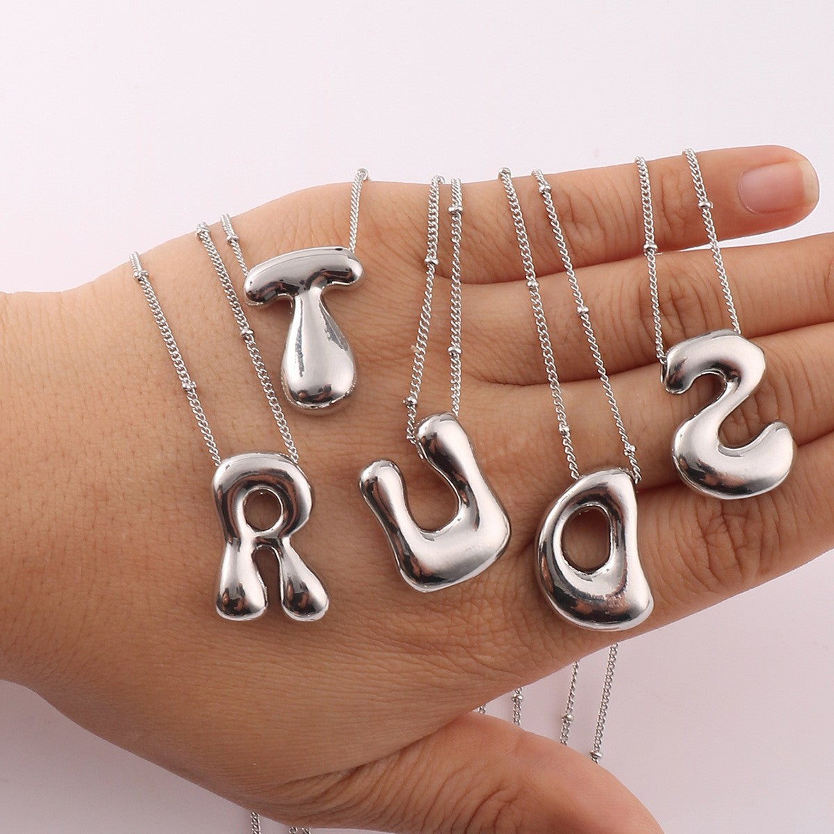 Collier à lettres initiales Chubby Bubble de VVS Jewelry™