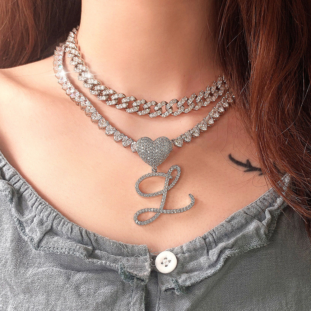 Collier cubain personnalisé avec initiale givrée en forme de cœur