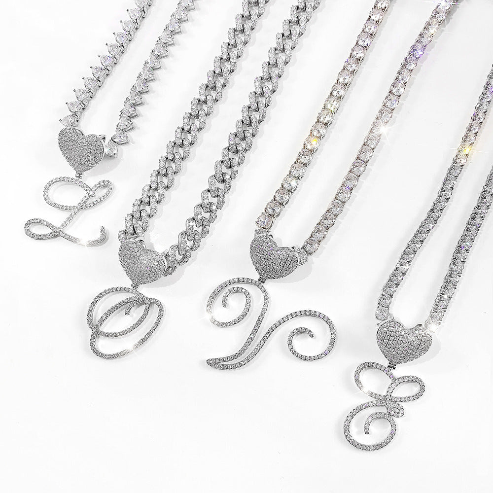 Collier cubain personnalisé avec initiale givrée en forme de cœur