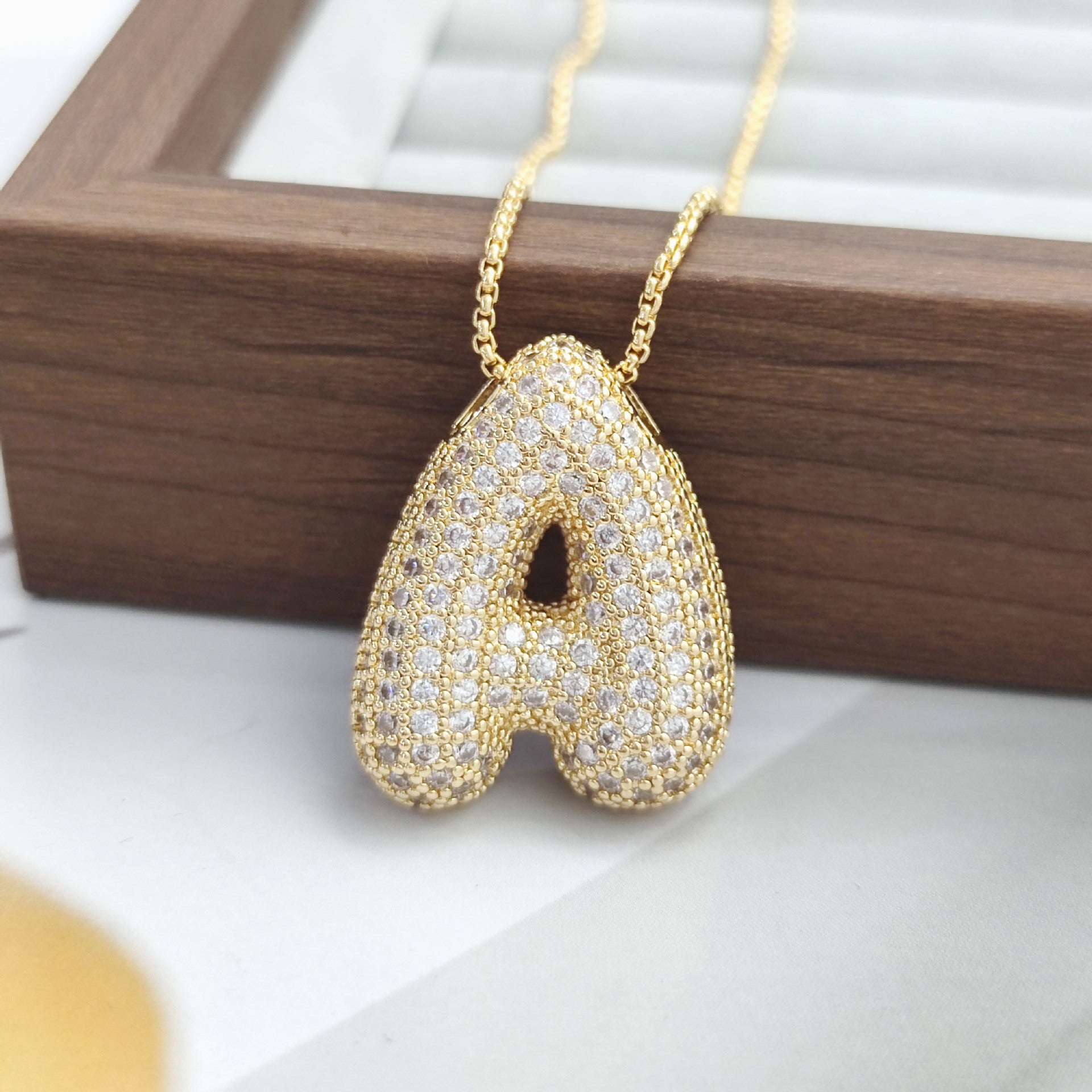 Collier à lettres initiales Chubby Bubble de VVS Jewelry™