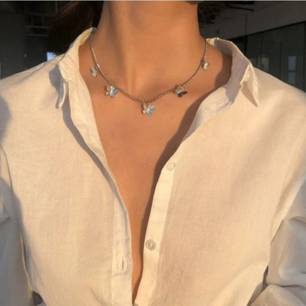 Collier simple à une seule couche avec papillon tendance