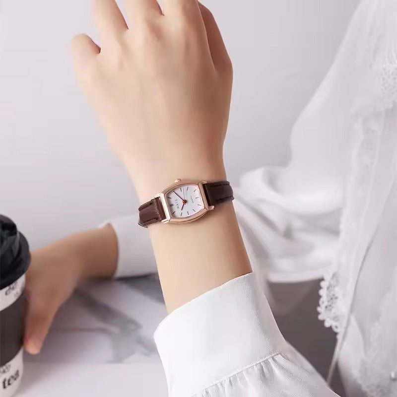 Montre femme rétro carrée marron avec bracelet en cuir