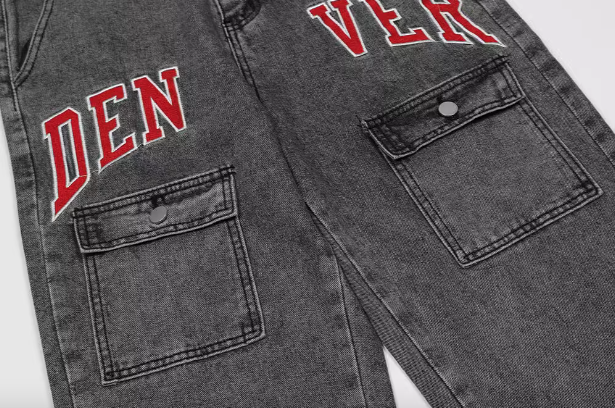 Bestickte Baggy-Jeans