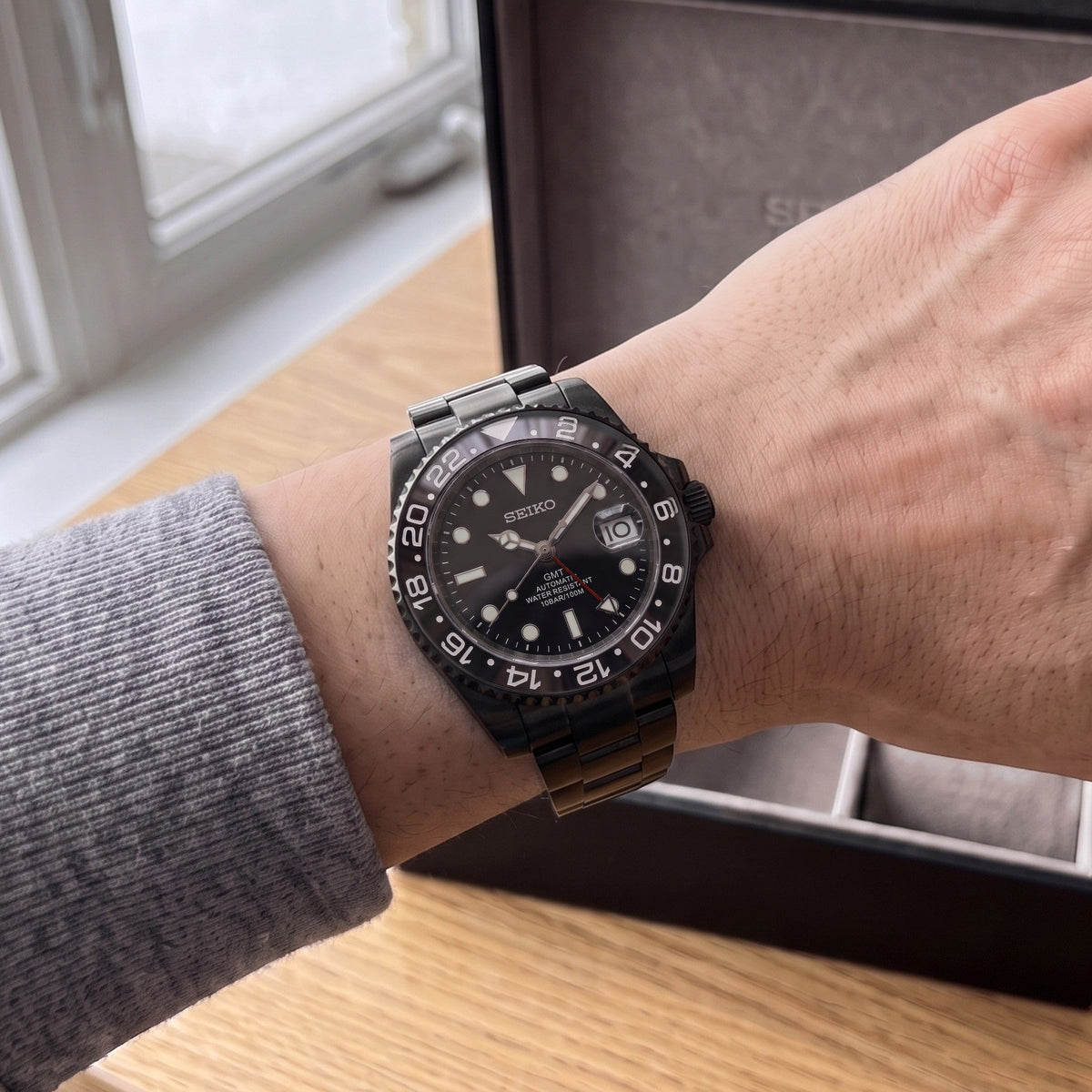 Stealth Redstrike Seiko mod GMT on the wrist, Oyster | strap=Oyster