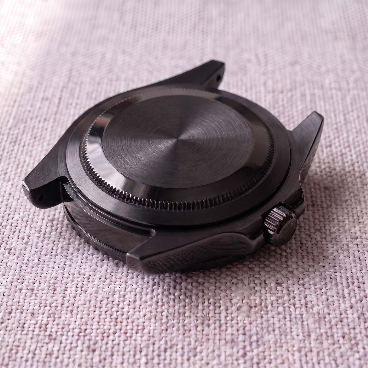 Closed solid steel caseback | caseback=Closed