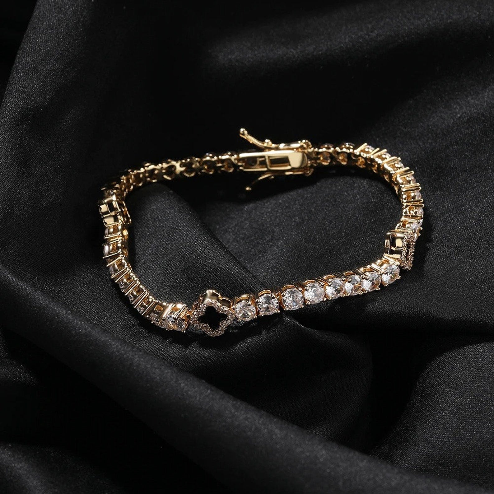 VVS-Schmuck, Tennisarmband mit 4-blättrigem Kleeblatt und Diamanten